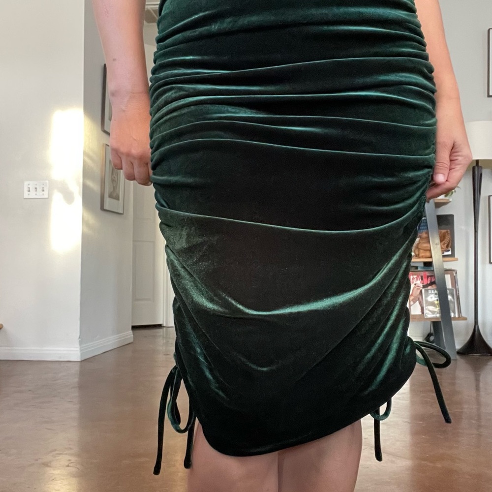 NWT Perfect for a Holiday Party! Luxe Emerald Velvet Ruched Sides One Shoulder. - Picture 8 of 13